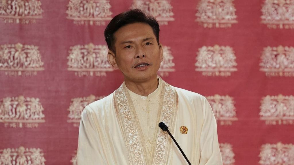 娱乐吃瓜酱一夜爆红成歌神，穿书搅局娱乐圈的传奇男主引发热议